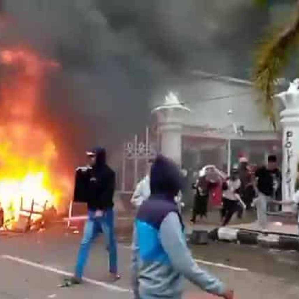 Gelombang Protes Pecah Beberapa Wilayah Indonesia: Tragedi Affan Kurniawan Pemicu Aksi Massa