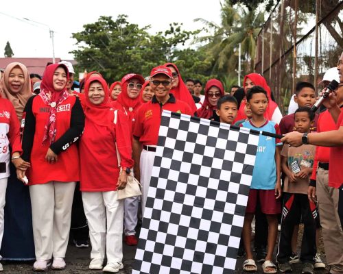 Jalan Sehat Warga Desa Kampung Baru Diikuti Wali Kota Pariaman, HUT RI ke-80 Semakin Meriah