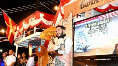 KRI Bima Suci Beri Kado Istimewa untuk Hari Jadi Kota Padang ke-356