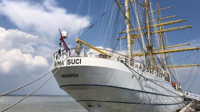 KRI Bima Suci Sandar di Teluk Bayur: Padang Sambut Hari Jadi dengan “Taste of Padang Experience” di Atas Kapal!