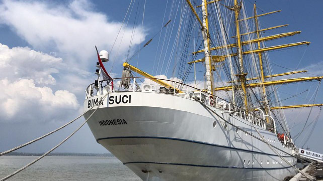 KRI Bima Suci Sandar di Teluk Bayur Padang Sambut Hari Jadi dengan Taste of Padang Experience di Atas Kapal!