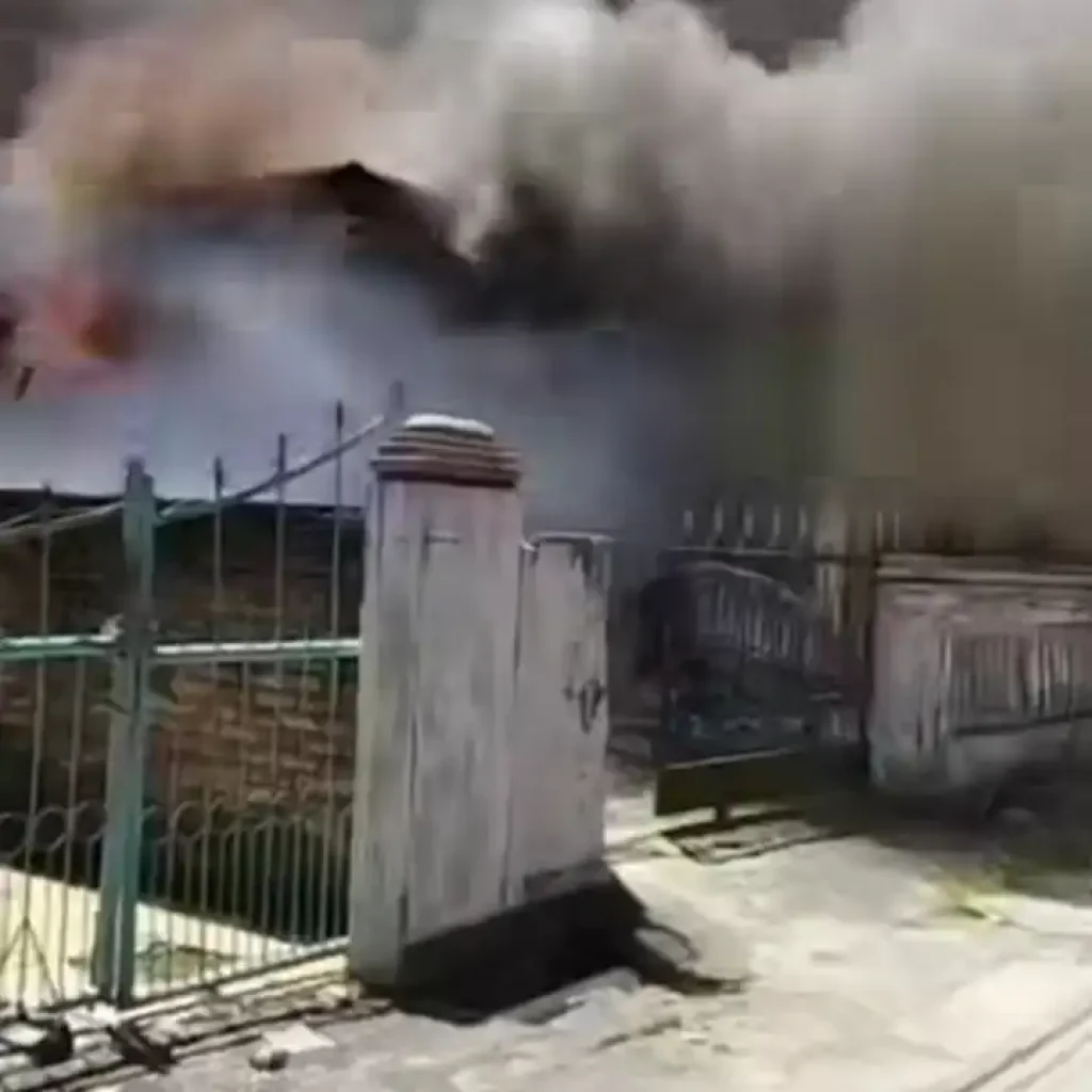 Kebakaran Rumah di Padang Dipicu Bakar Sampah, Kerugian Ditaksir Capai Rp500 Juta