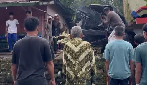 Kecelakaan di Malalak, Mobil Escudo Hantam Dua Rumah, Sopir Meninggal di Tempat