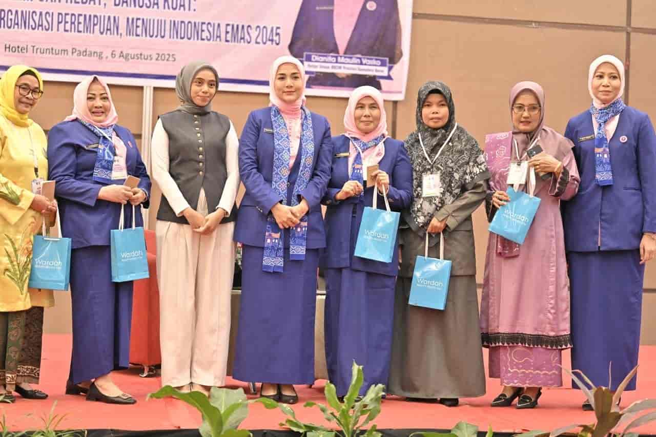 Ketua Umum BKOW Sumbar Dianita Maulin Vasko Ajak Organisasi Perempuan Perkuat Sinergi dalam Rakor Spesial