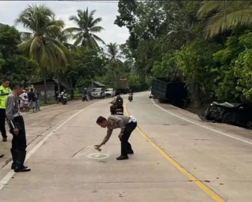 Mobil Dinas Inspektorat Dharmasraya Hancur Lebur, Tabrak Truk di Sijunjung Akibat Dugaan Microsleep