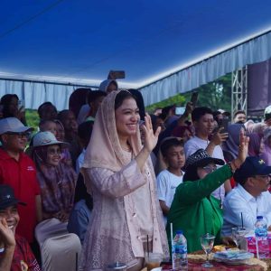 Pawai Kemerdekaan di Nagari Sungai Duo Meriah, Bupati Annisa Hadir dan Komitmen Beri Dukungan Lebih