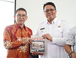 Peluncuran Buku Kartu Pos Fort De Kock oleh Fadli Zon, Sebuah Warisan Budaya yang Berharga