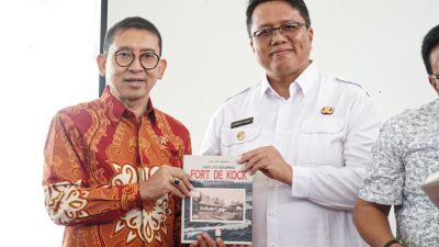 Peluncuran Buku Kartu Pos Fort De Kock oleh Fadli Zon, Sebuah Warisan Budaya yang Berharga