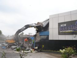 Penertiban Tempat Hiburan Ilegal: Polda Sumut Robohkan Diskotik New Blue Star di Langkat