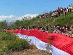 Polres Bima dan Brimob Kibarkan Bendera Merah Putih Raksasa di Puncak Dorobelo, Rayakan HUT RI ke-80 dengan Semangat Perjuangan