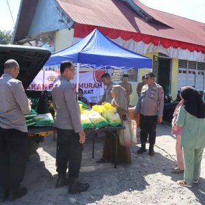 Polres Pasaman Barat Salurkan 31 Ton Beras Murah, Warga Nagari Aua Kuniang Antusias