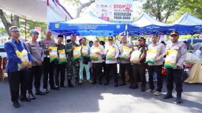 Polres Tanah Datar Bersama Bulog Gelar Pasar Murah, Ribuan Warga Antusias Serbu Sembako Harga Terjangkau