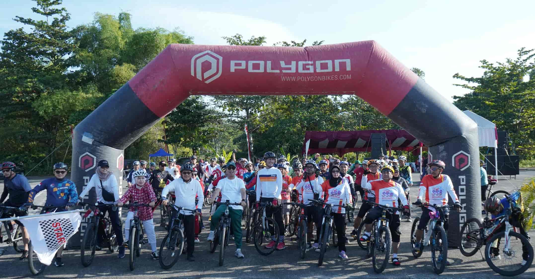 Ratusan Peserta Ramaikan Fun Bike HUT Kemerdekaan RI di Padang Pariaman, Bupati Ikut Serta