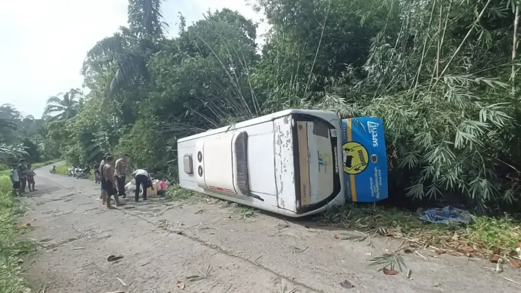 Rem Blong Diduga Jadi Penyebab Kecelakaan Bus Damri di Mentawai, Enam Penumpang Luka-Luka