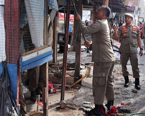Satpol PP Padang Bongkar Bangunan Liar di Jalan Cendrawasih, Pemilik Sudah Diingatkan