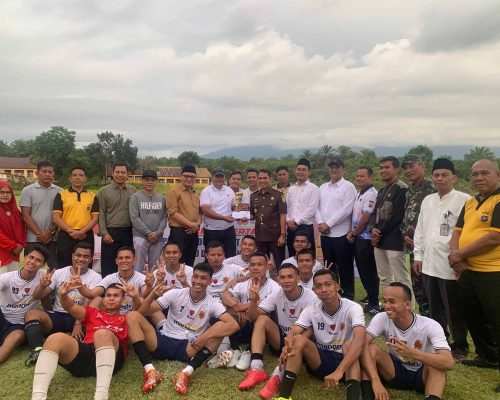Tim Polres Pasbar Raih Gelar Juara Turnamen Sepak Bola HUT RI ke-80