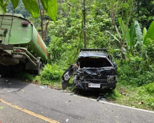 Video : Truk Tangki CPO Nyaris Terjun ke Jurang, Tiga Korban Luka Parah di Pesisir Selatan