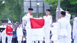Upacara Penurunan Bendera HUT RI ke-80 di Tanah Datar Berjalan Sukses