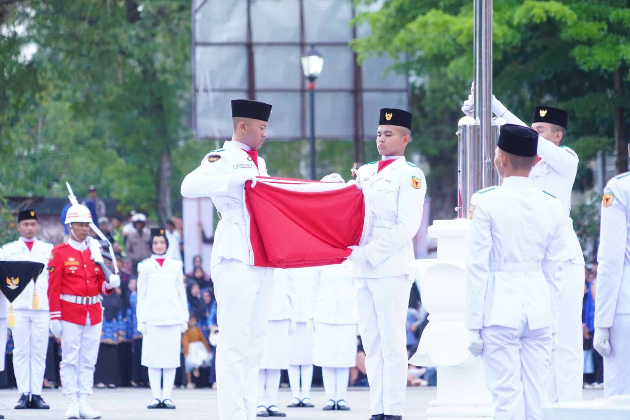 Upacara Penurunan Bendera HUT RI ke-80 di Tanah Datar Berjalan Sukses