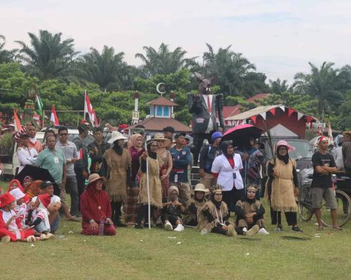Wabup Dharmasraya Leli Arni Hadiri Lomba Solo Song dan Lepas Pawai HUT RI ke-80