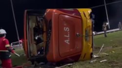 Bus Rombongan Atlet Karate Sumut Terbalik di Tol Sicincin, Dua Orang Meninggal Dunia