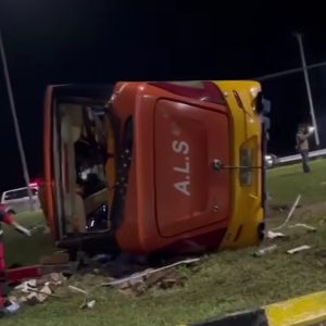 Bus Rombongan Atlet Karate Sumut Terbalik di Tol Sicincin, Dua Orang Meninggal Dunia