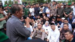 Duduk Lesehan, Gubernur, Pangdam, dan Kapolda Lampung Hadapi Ribuan Massa Aksi