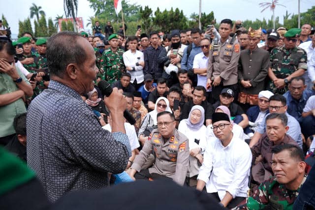 Duduk Lesehan, Gubernur, Pangdam, dan Kapolda Lampung Hadapi Ribuan Massa Aksi
