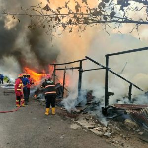 Kebakaran di Ulak Karang Padang: Dua Rumah Ludes Dilalap Api, Kerugian Ditaksir Ratusan Juta