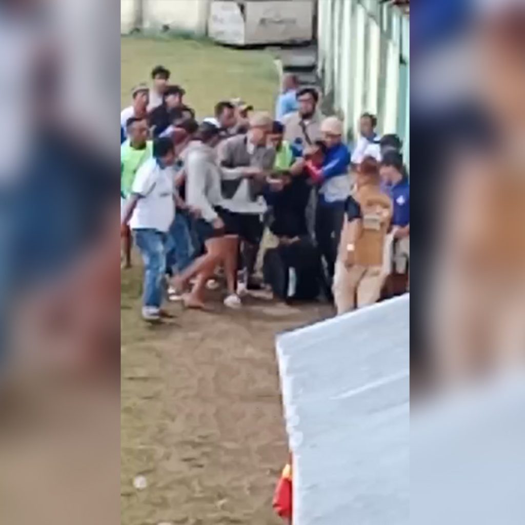 Kericuhan Semifinal Wali Nagari Baringin Cup: Wasit Garis Dikeroyok, Turnamen Dihentikan