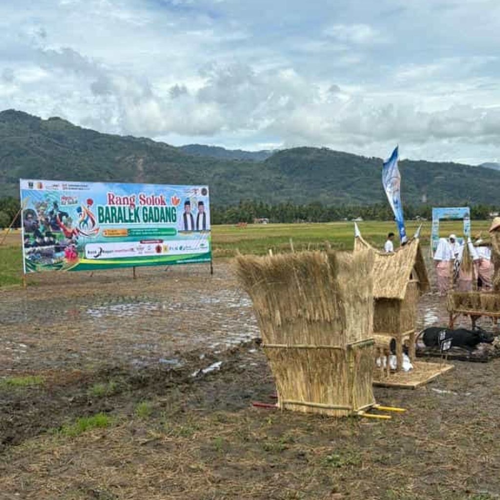 Ketua Dekranasda Dharmasraya Hadiri Rang Solok Baralek Gadang Dukungan Nyata untuk Kebangkitan Ekonomi Kreatif dan Budaya