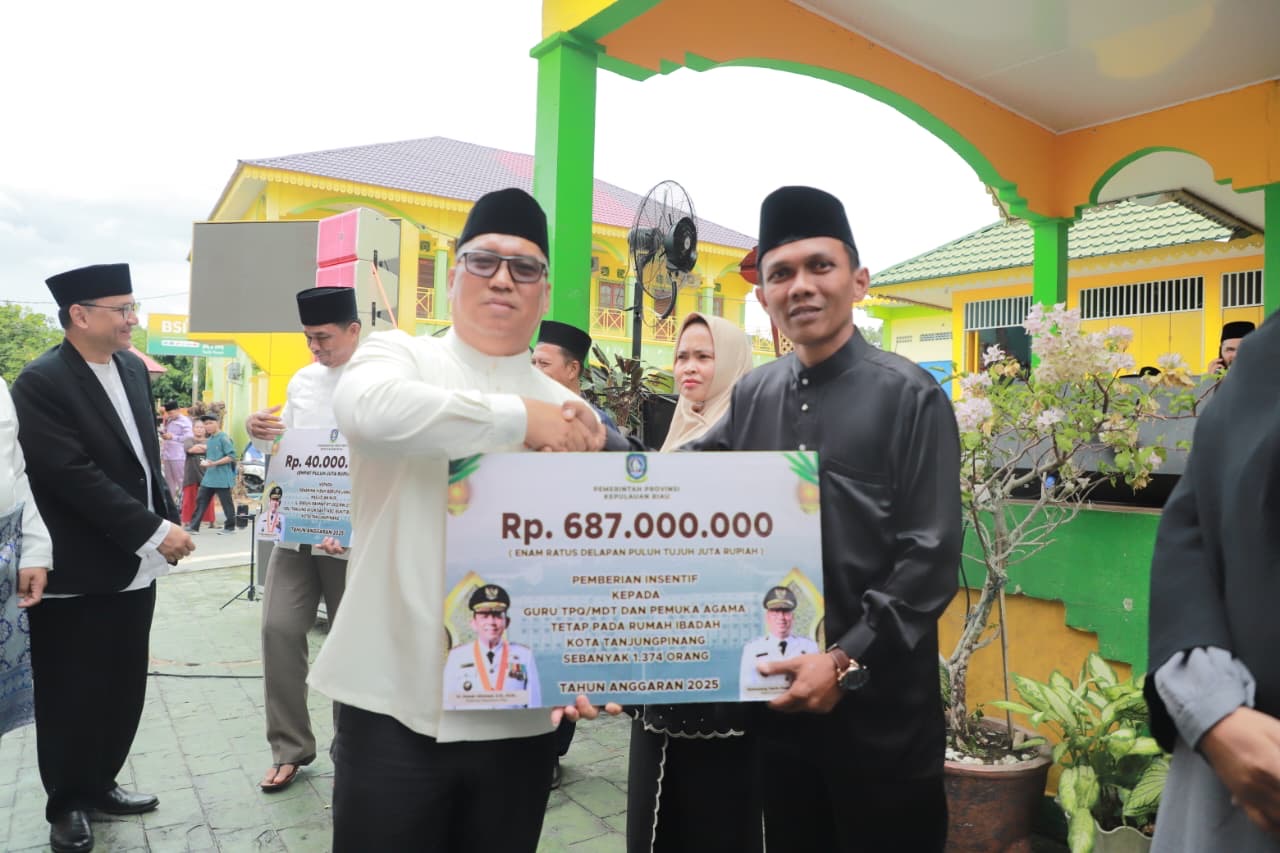 Pemprov Kepri Salurkan Bantuan di Pulau Penyengat pada Peringatan Maulid Nabi 1447 H