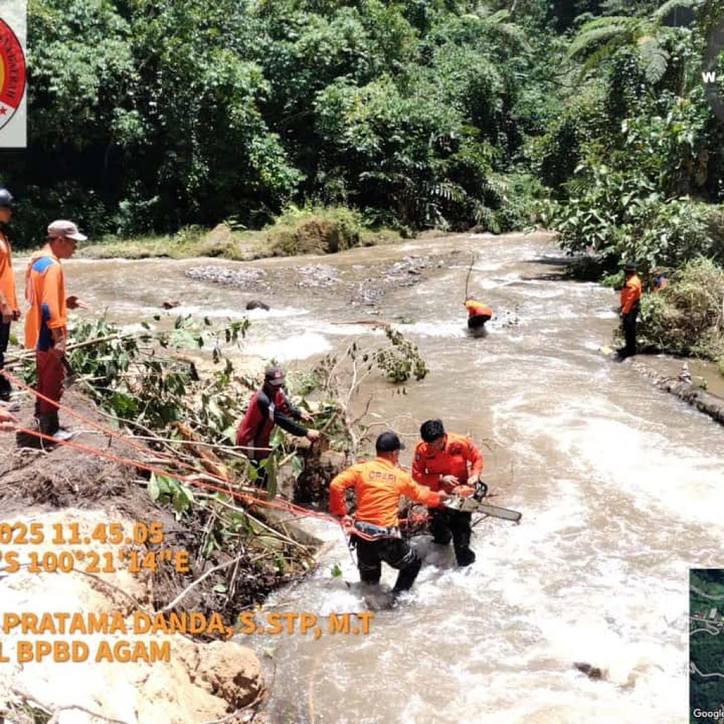 Penanganan Cepat Longsor di Ngarai Sianok, Agam: BPBD dan Warga Bahu-Membahu Normalisasi Sungai