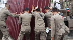 Satpol PP Padang Amankan Barang Dagangan di Jalan Juanda dan Makam Pahlawan