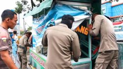 Satpol PP Padang Tertibkan PKL di Pasar Bandar Buat Demi Kelancaran Lalu Lintas