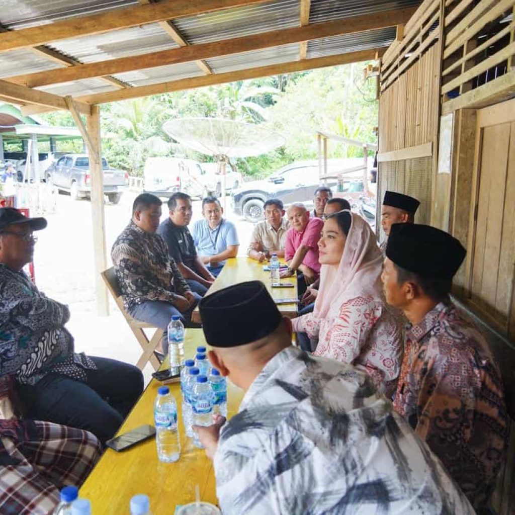 Sembilan Koto Menyulam Asa: Kisah Kunjungan Bupati Annisa, Menemukan Kebutuhan Nyata Rakyat