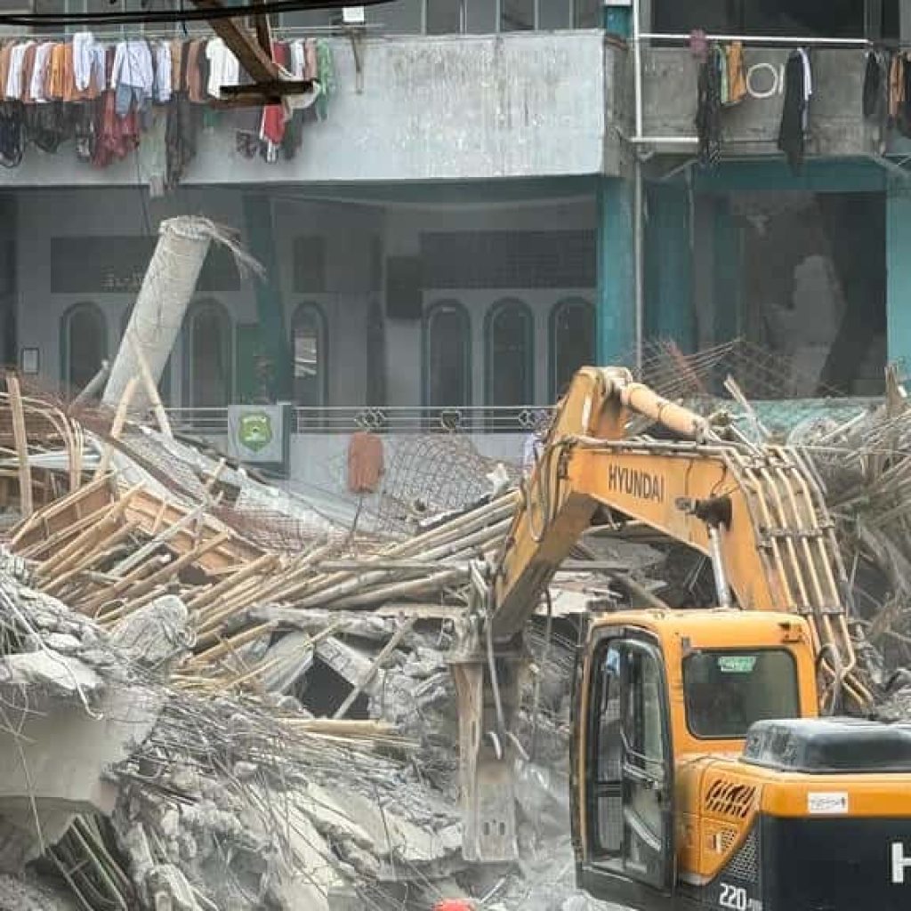 37 Korban Tewas, Pencarian Belum Usai: Beton Penghalang Jadi Tantangan Tim SAR Pondok Pesantren Sidoarjo!