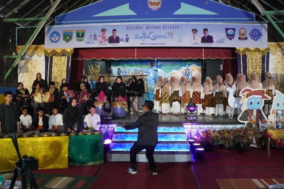 Heboh! 4.200 Peserta Banjiri Acara SMA 1 Padang Panjang, Gubernur Mahyeldi Sampai Kagum Berat
