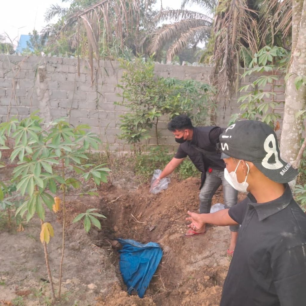 Jasad Pria Tanpa Busana Dikubur dan Dibungkus Terpal Biru Ditemukan di Siak, Ini Fakta Awalnya
