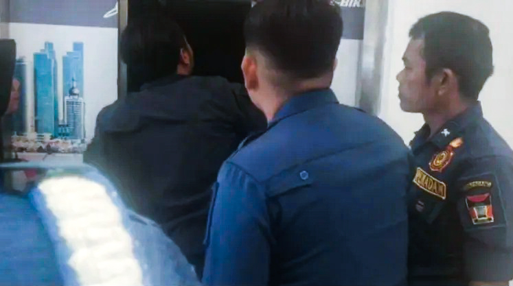 Kepanikan Dokter dan Keluarga di Transmart Padang, Detik-Detik Dramatis Evakuasi Lift Macet oleh Damkar