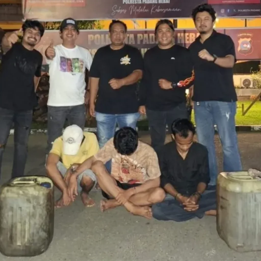 Komplotan Pencuri Solar Truk Parkir di Terminal Bandar Buat Padang Akhirnya Dibekuk Polisi
