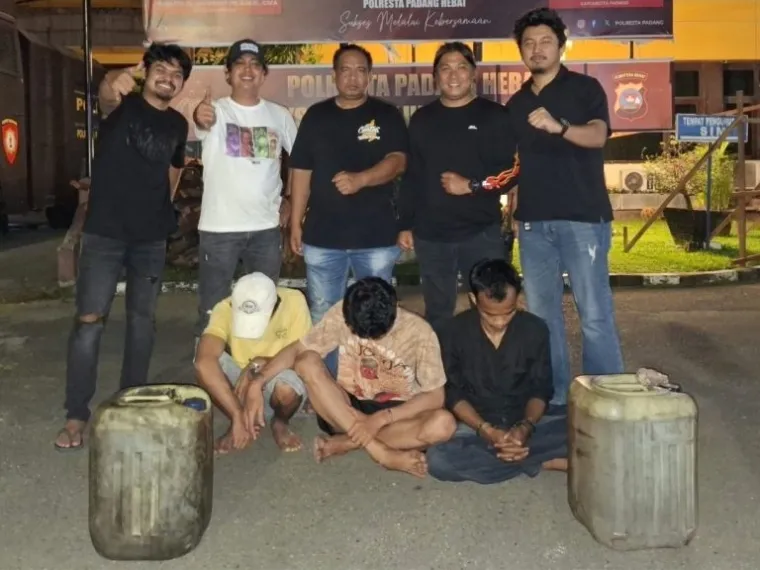 Komplotan Pencuri Solar Truk Parkir di Terminal Bandar Buat Padang Akhirnya Dibekuk Polisi