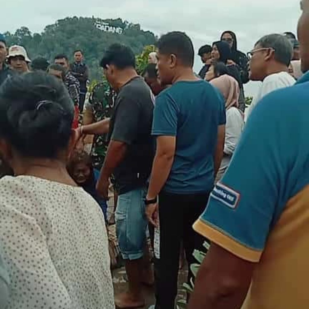Korban Terseret Ombak Pantai Padang Ditemukan Setelah Pencarian Dramatis