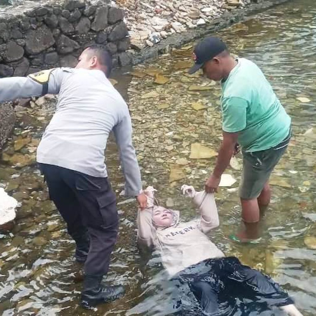 Mayat Perempuan Pegawai RS Pekanbaru Ditemukan Mengapung di Danau Maninjau