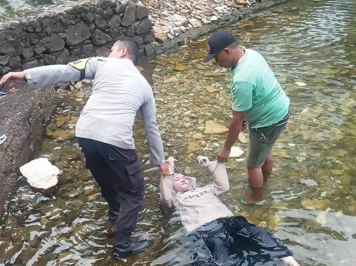 Mayat Perempuan Pegawai RS Pekanbaru Ditemukan Mengapung di Danau Maninjau