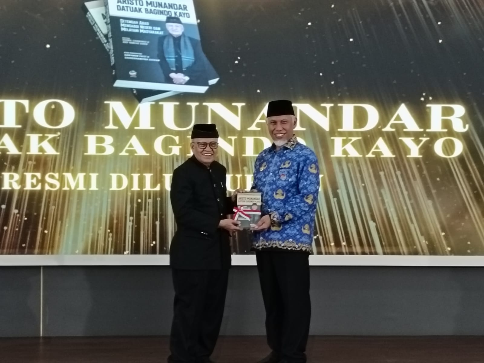Menggugah Inspirasi Gubernur Mahyeldi Apresiasi Setengah Abad Pengabdian Aristo Munandar Datuak Bagindo Kayo