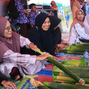 Prosesi Khas Malamang Tandai Festival Mauluik Gadang Padang Pariaman 2025, Ribuan Warga Tumpah Ruah
