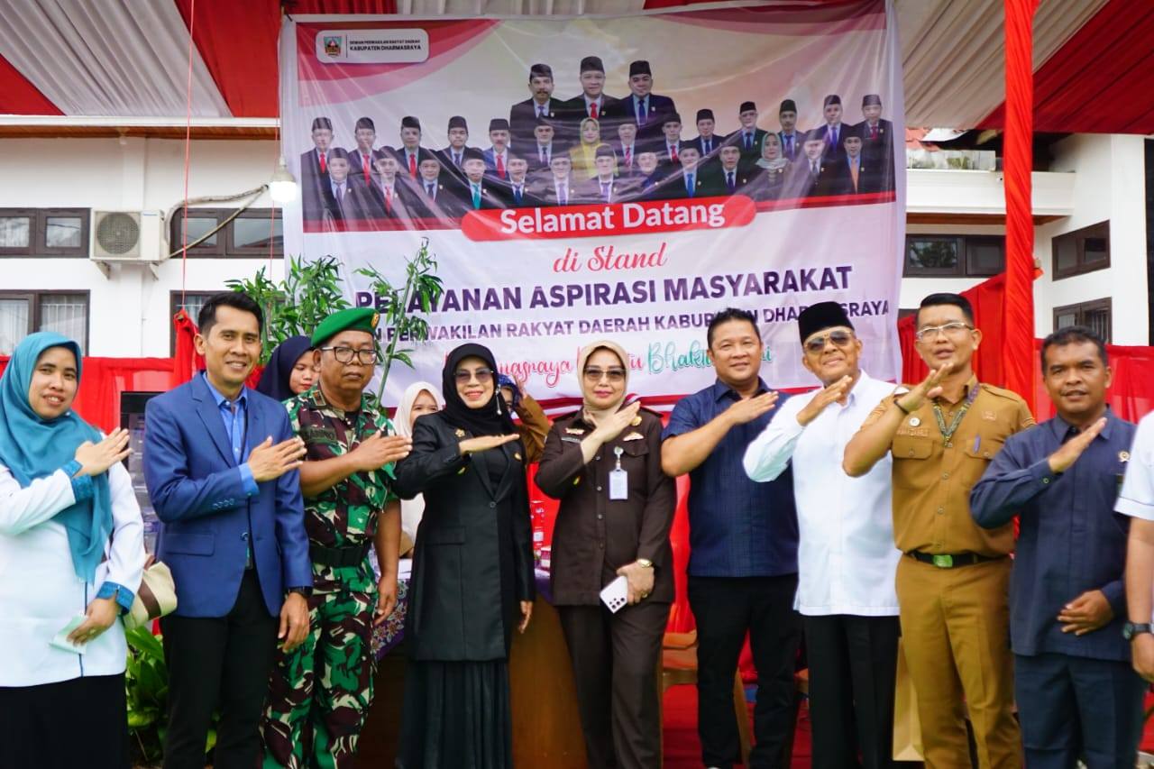 Ribuan Warga Serbu Layanan Publik Gratis di ‘Dharmasraya Bersatu Bhakti Negeri’ Kejari
