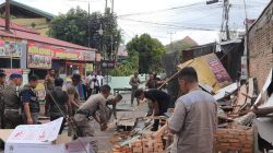 Satpol PP Padang Bongkar Paksa Bangunan Liar di Badan Jalan Ini Kronologi Lengkap dan Sanksi Hukumnya!