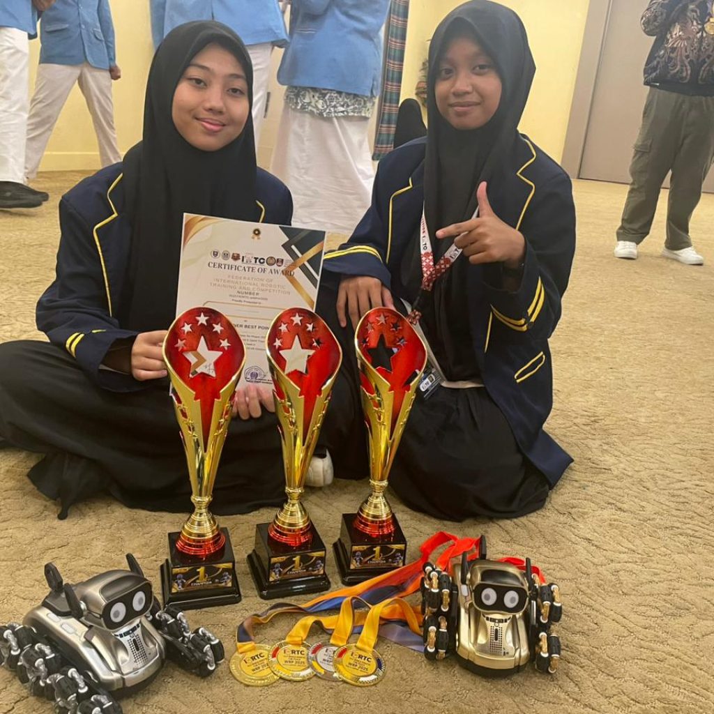 Tim Robotik Batam Guncang Malaysia, Bawa Pulang Tiga Gelar Juara di Kompetisi Robotik Dunia